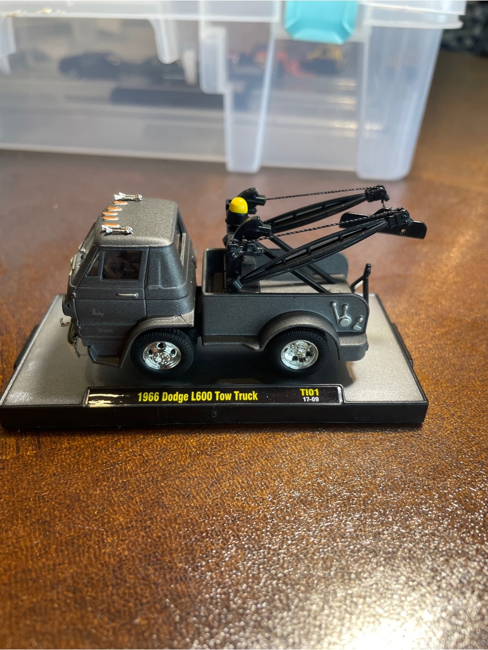 2012 M2 Machines Titanium1966 Dodge L600 Tow Truck 1:64 Diecast TI01 17-09